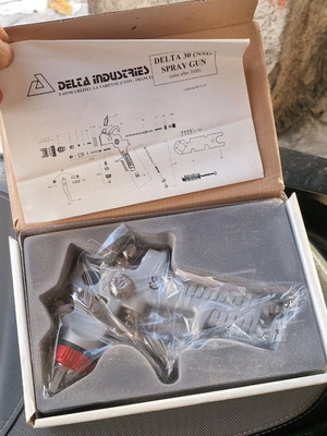 Delta 30 gravity feed spray gun with 2.0 nozzle new