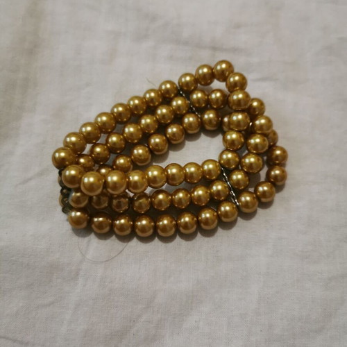 Bracelet with 3 rows of pearls in gold color like new