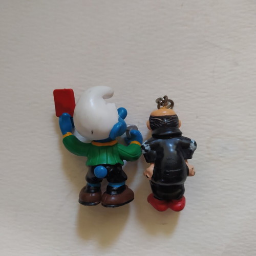 Peyo Smurf referee figure with vintage Drakoumel keychain, like new