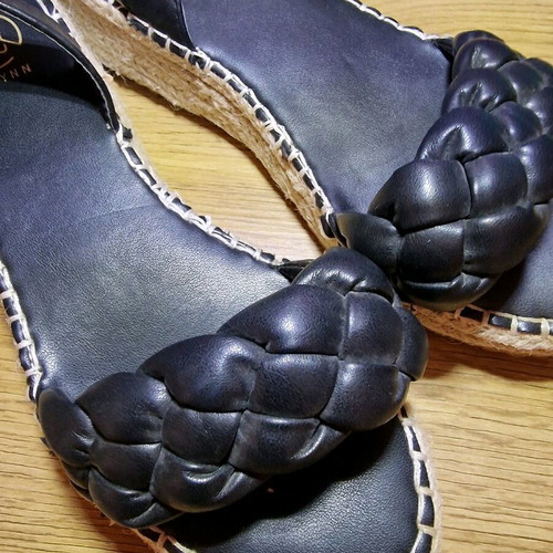 Sandals size 39 like new, braided front, platform style