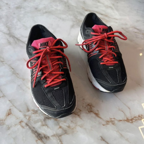 Nike Vomero 6 sneakers size 38.5 like new black and fuchsia