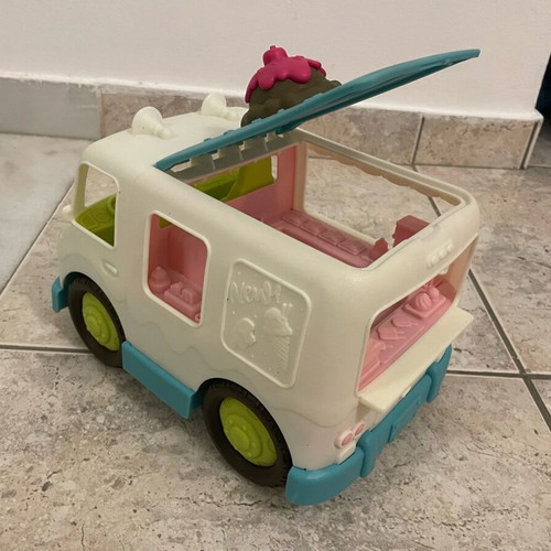 Battat Wonder Wheels Ice Cream Truck like new