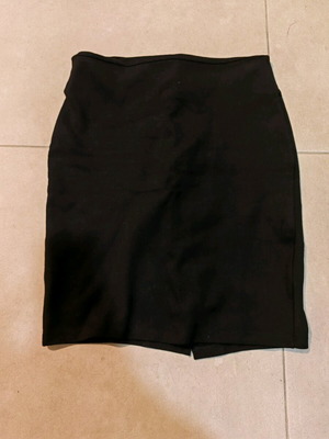 Φούστα Zara μέγεθος Large, μαύρη, σε άριστη κατάσταση