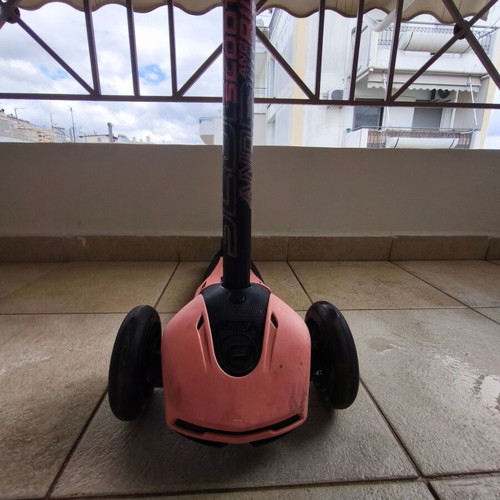 Scoot & Ride Highwaykick kids scooter 3 wheels like new, pink