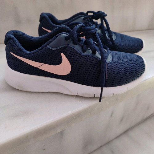 Nike athletic shoes used, pack of 3 pairs size 35.5