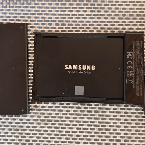 Samsung 850 EVO 500GB external SSD like new with Ugreen USB 3.0 case