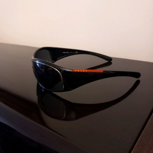 Prada sunglasses like new, authentic