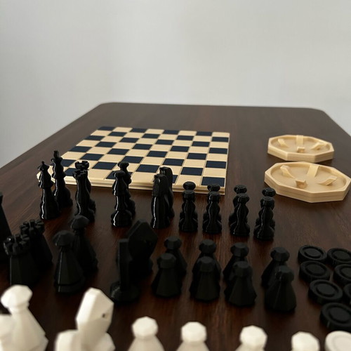 Folding chess set like new, 17.5 cm with modern and classic pieces