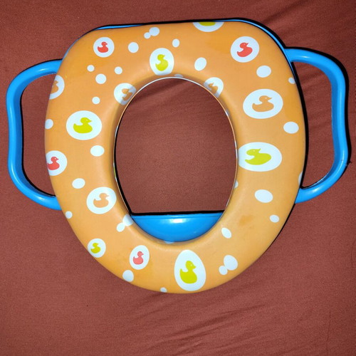Children's toilet seat used with soft cushion and duck decoration