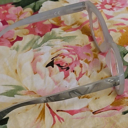 Reading glasses +3.00 diopters, grey and silver