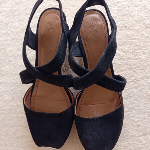 H&M black suede platform sandals, size 40