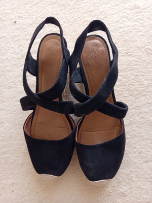 H&M black suede platform sandals, size 40