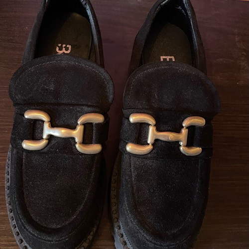 Women’s loafers suede shoes with chain and rugged sole size 39 like new