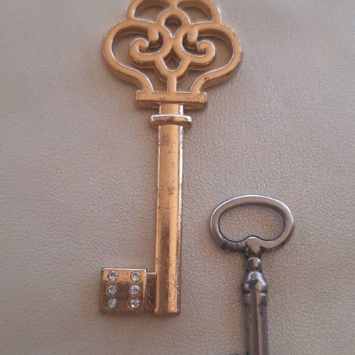 Set of 2 keys for crafts