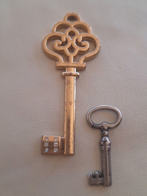 Set of 2 keys for crafts