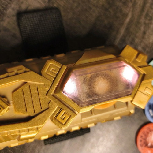 Giochi Preziosi Gormiti Elemental Bracer like new with lights and sounds