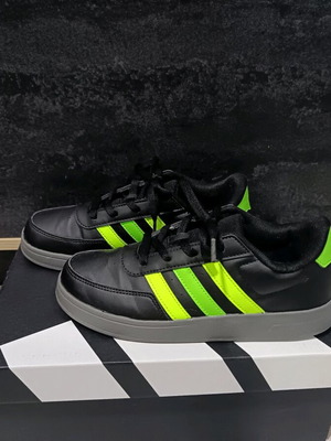 Adidas sports shoes like new, size 35 1/2, black and green