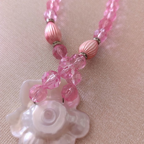 Retro pink beaded necklace