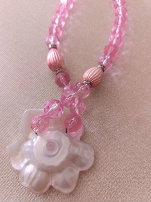 Retro pink beaded necklace