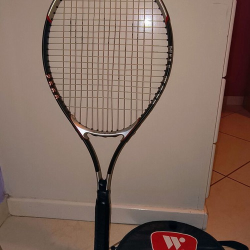 Wish Muscle Wave lightweight racket used for beginners