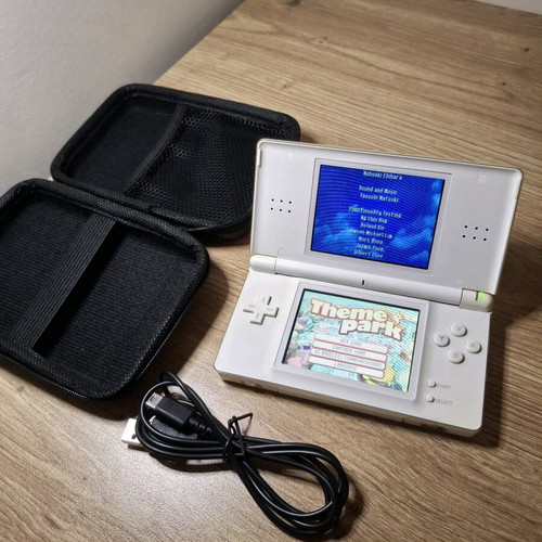 Nintendo DS Lite Polar White like new with charger and case