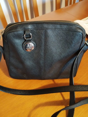 Кросбоди чанта Armani Jeans като нова, черна, 20x24см