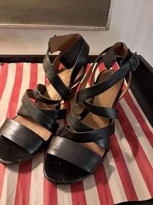 Clarks women's sandals size 41 like new, black
