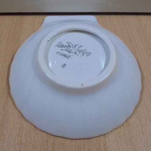 Cinzano Vermouth used old promotional ceramic shell-shaped bowl