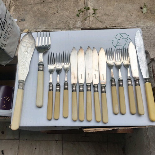 English fish cutlery set like new with bakelite handles