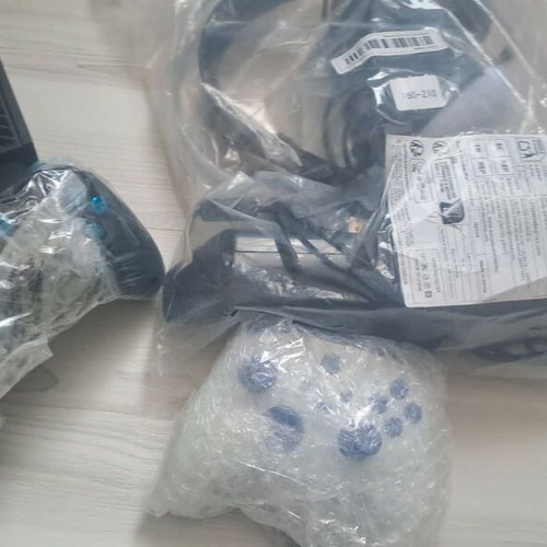 Xbox One S 1TB σαν καινούριο με 3 χειριστήρια, κάμερα και καλώδιο HDMI