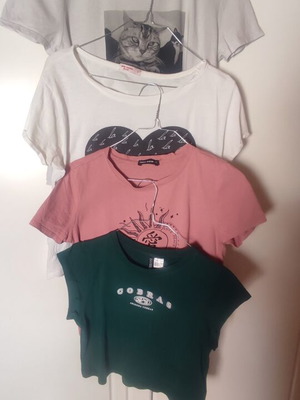 Women's T-Shirts set of 4 like new, colorful prints S/M
