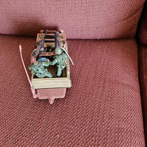 Military jeep with machine gun and 4 soldiers like new