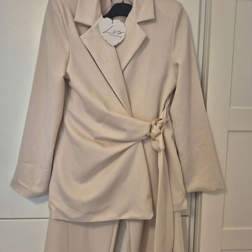 Women's cream suit new with wrap blazer one size
