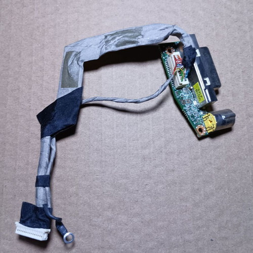 Fujitsu Amilo Pi 1556 DVI and S-Video ports used