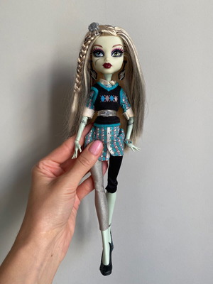 Monster High School's Out Frankie Stein doll 2011 used