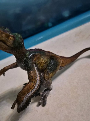Papo Velociraptor dinosaur figure like new