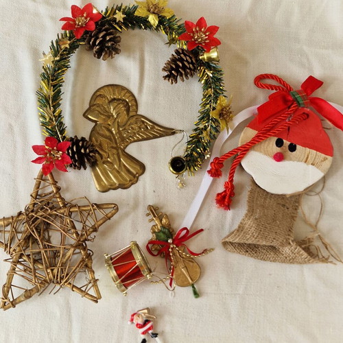 Christmas decorations used, pack