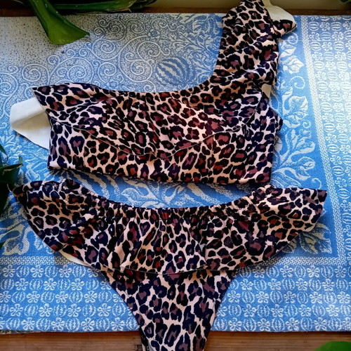 Leopard Bikini like new, size M, black and brown