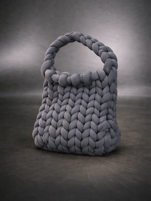 Ръчно изработена чанта за ръка от прежда Marshmallow сив цвят като нова