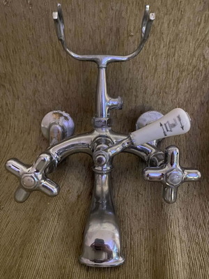 Vintage bathroom faucet used with unique design