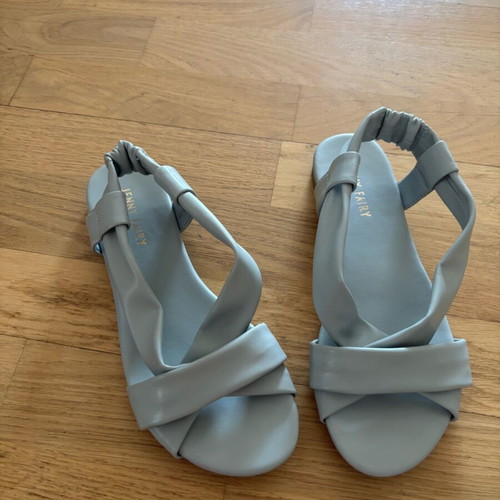 Women's sandals used like new, size 37 elastic fit