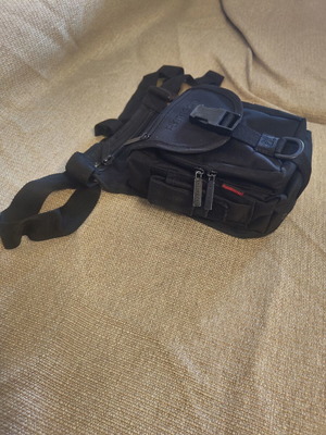 Pentagon thigh bag, black