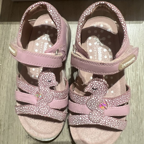 Biomecanics sandals size 26 like new for girls