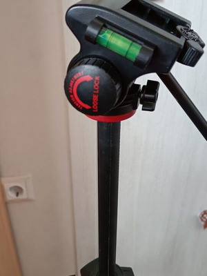 King Best camera tripod like new with case