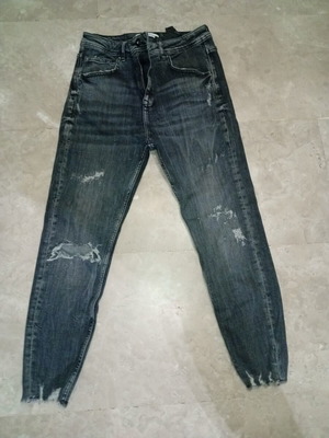 Zara trendy ripped jeans σαν καινούργιο, μέγεθος M