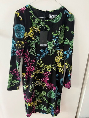 Versace Jeans Couture shift φόρεμα καινούργιο, μαύρο με σχέδιο, μέγεθος M