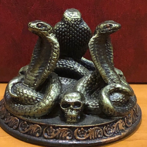 Decorative figurine with snakes and skulls