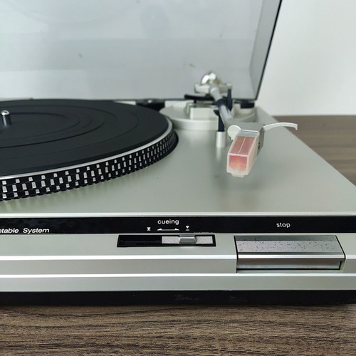 Technics SL-B20 vintage turntable used with stroboscope pitch control