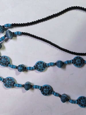 Necklace with turquoise and black synthetic beads like new