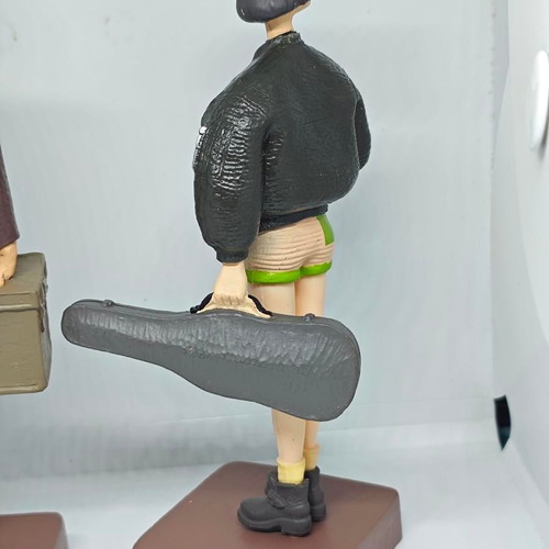 Léon & Mathilda collectible figures set like new